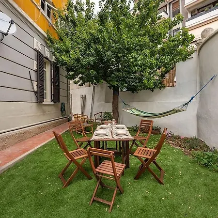 Il Giardino Apartment- Between And Center Apartment