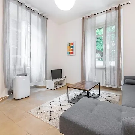 Il Giardino Apartment- Between And Center *